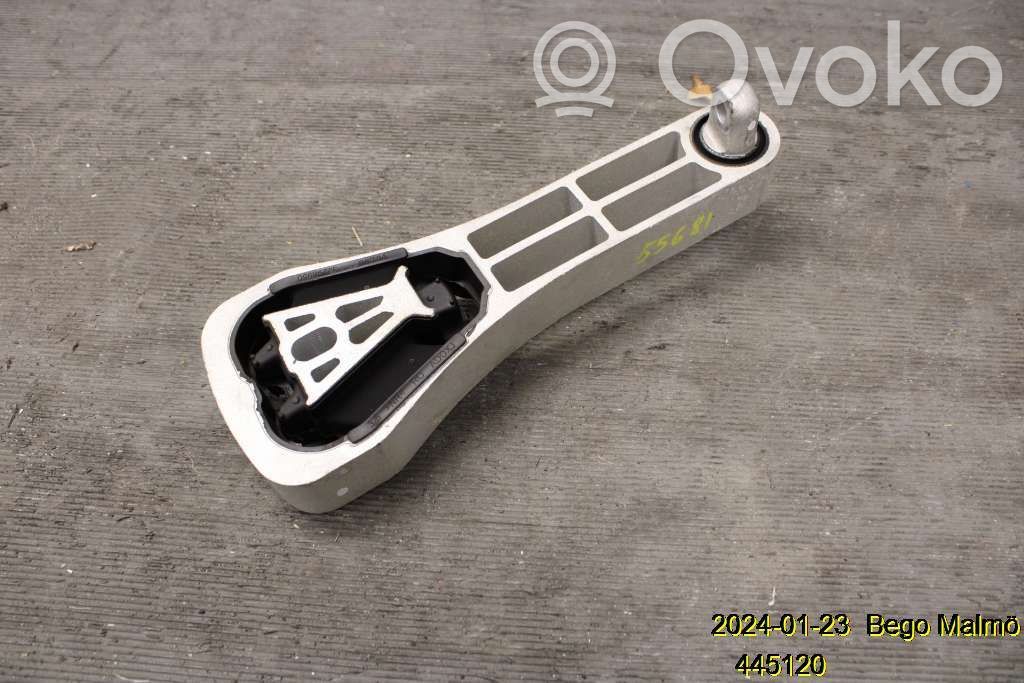 Volvo XC90 Engine mounting bracket 