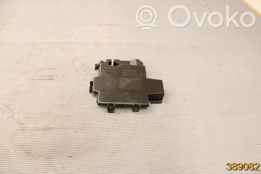 Volvo V60 Rear bumper corner part panel trim 