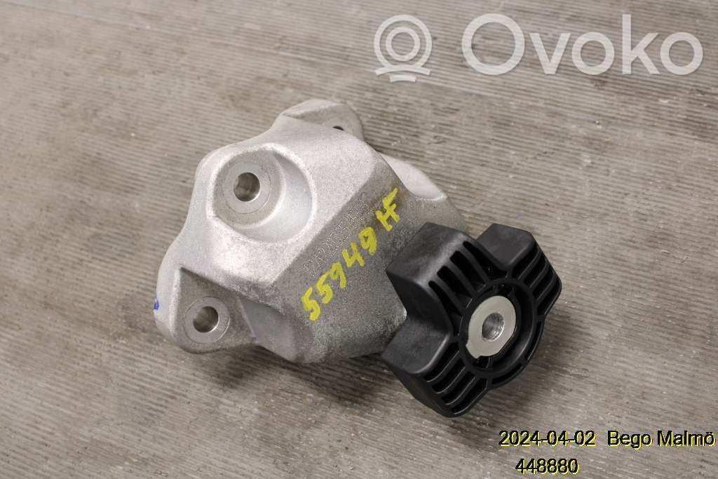 Volvo XC40 Engine mounting bracket 