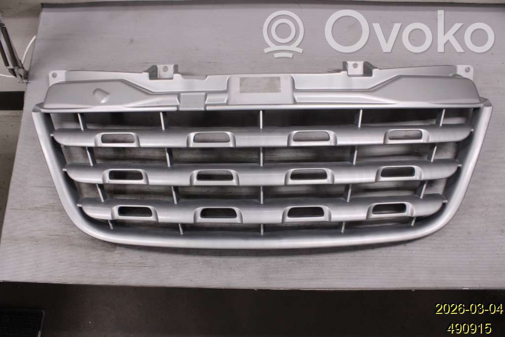 Renault Master III Etupuskurin ylempi jäähdytinsäleikkö 
