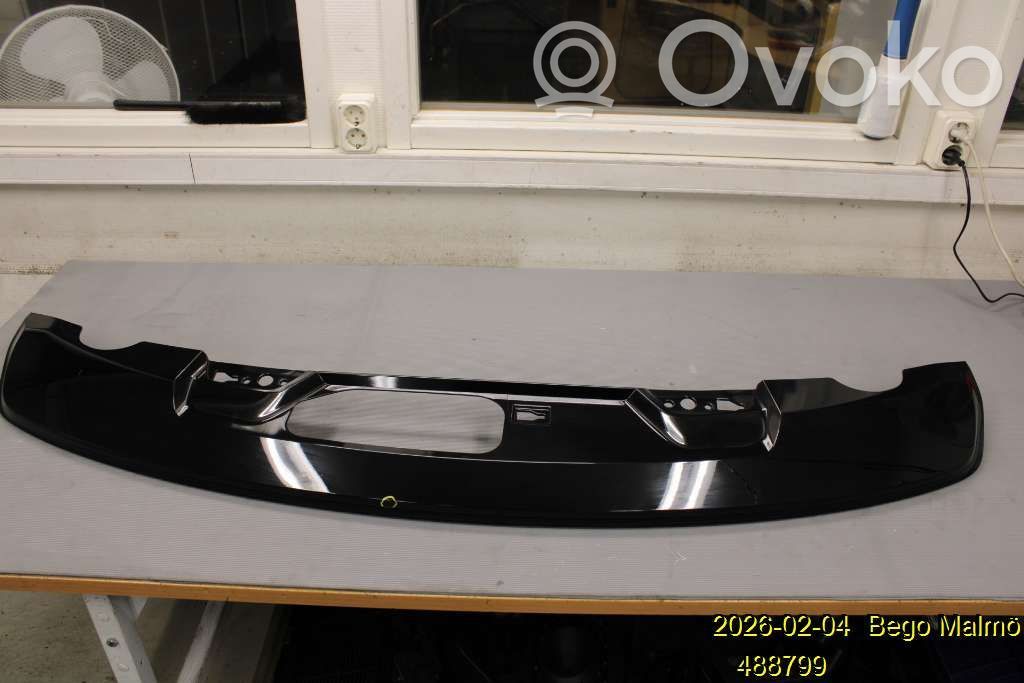Volvo C40 Moldura inferior del parachoques trasero 