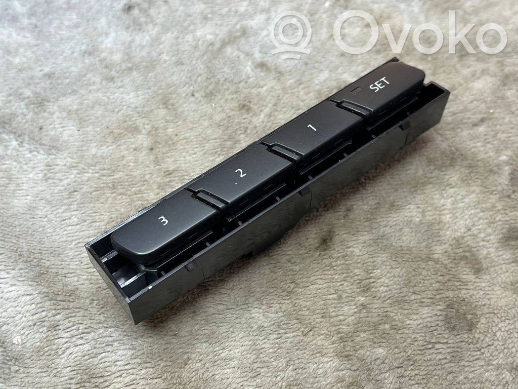 Volkswagen Amarok Mocowanie / uchwyt filtra oleju 