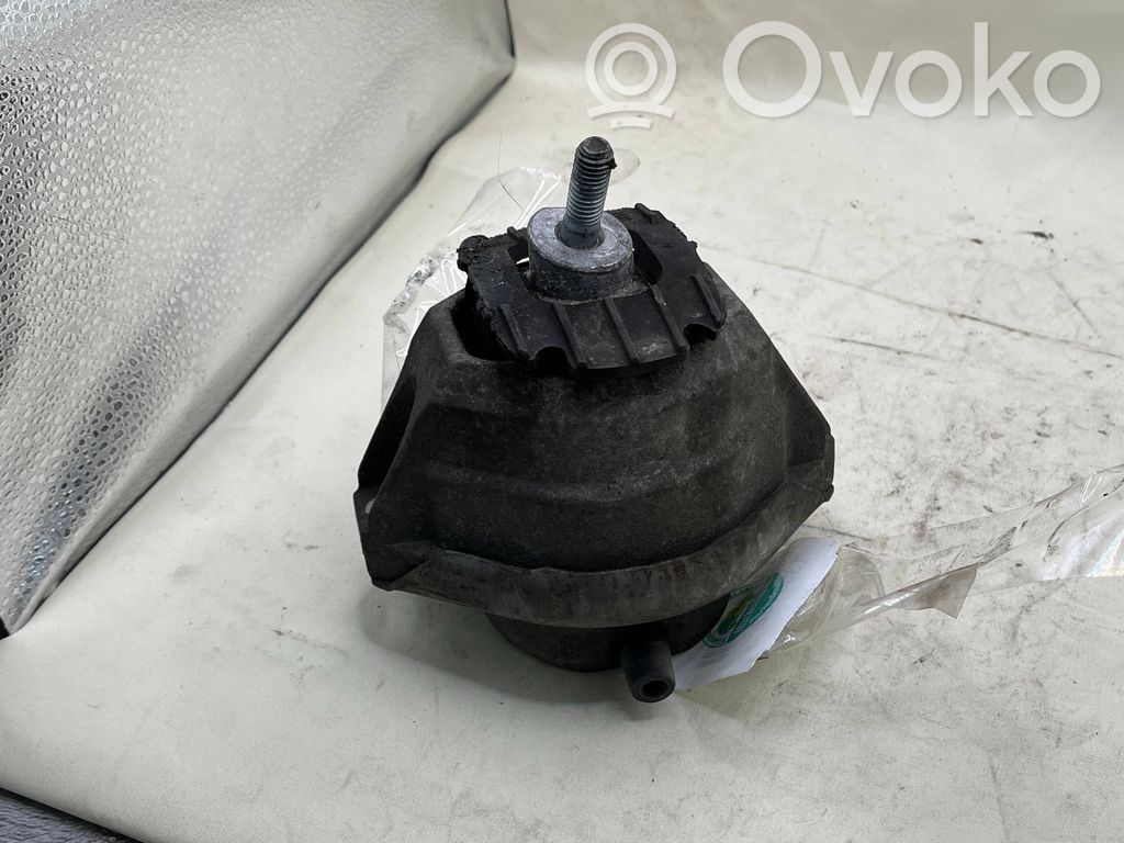 Oil filter mounting bracket   C602,313E070708