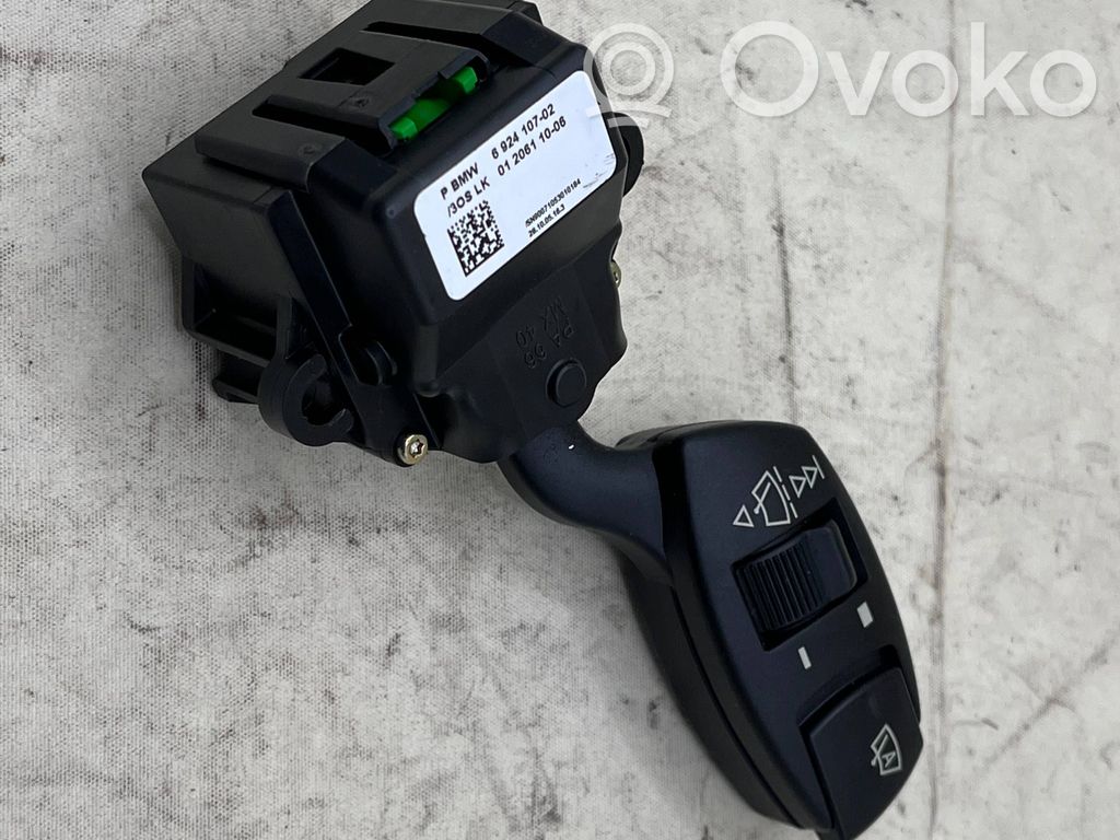 Rear glass lock/latch   C689,692410702