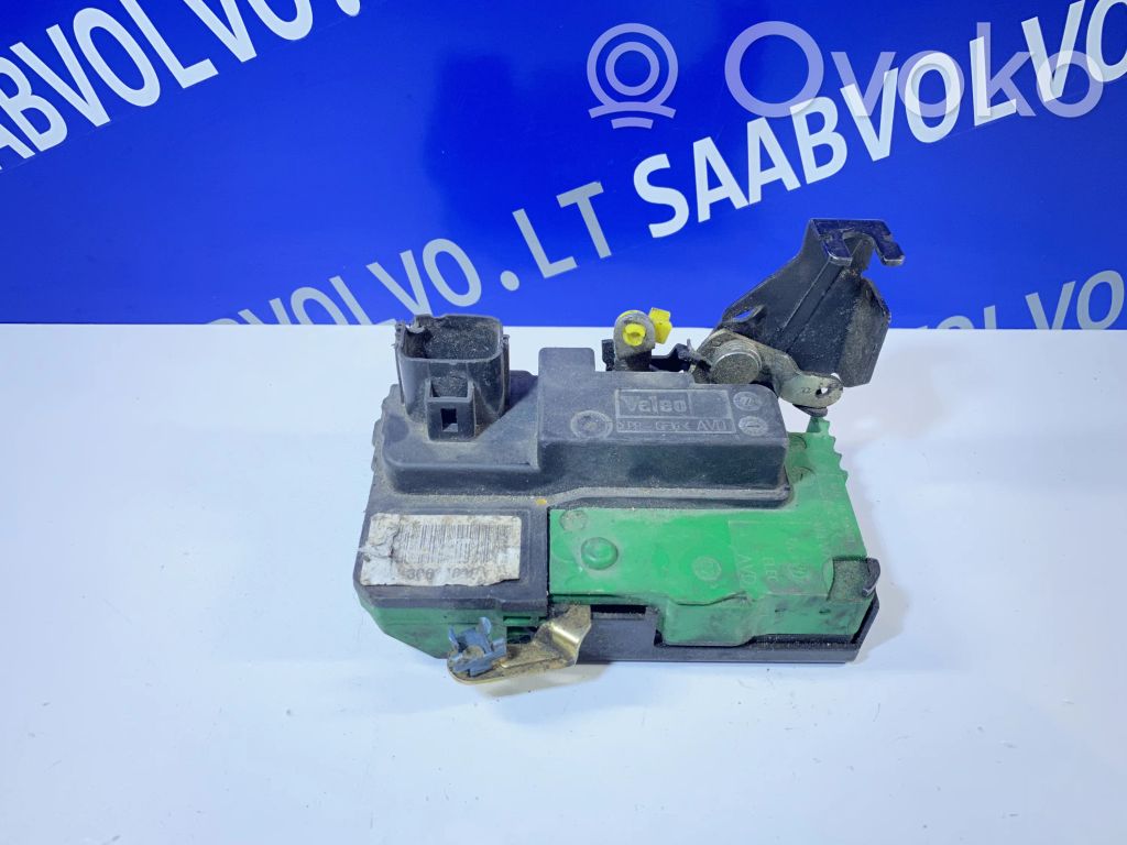 Priekšpusē slēdzene   30784977