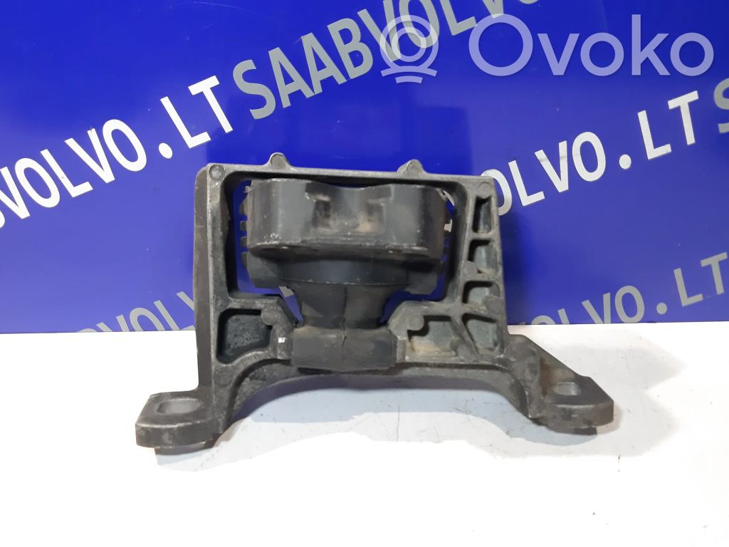Volvo V50 Engine mount bracket 