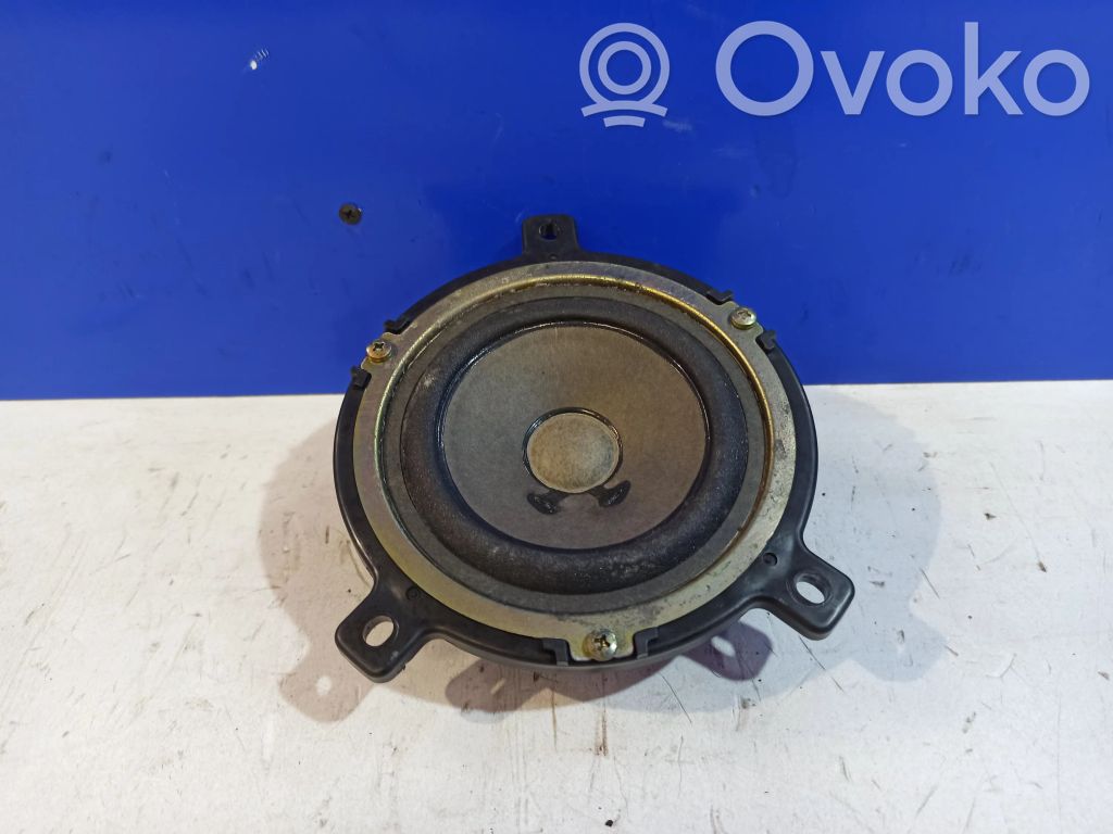 Altavoz de la puerta trasera   4616934