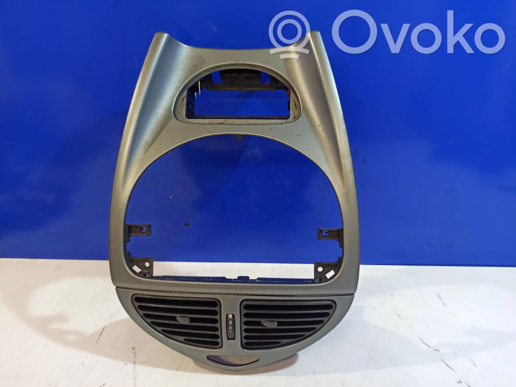 Citroen C5 Lango oro grotelės 