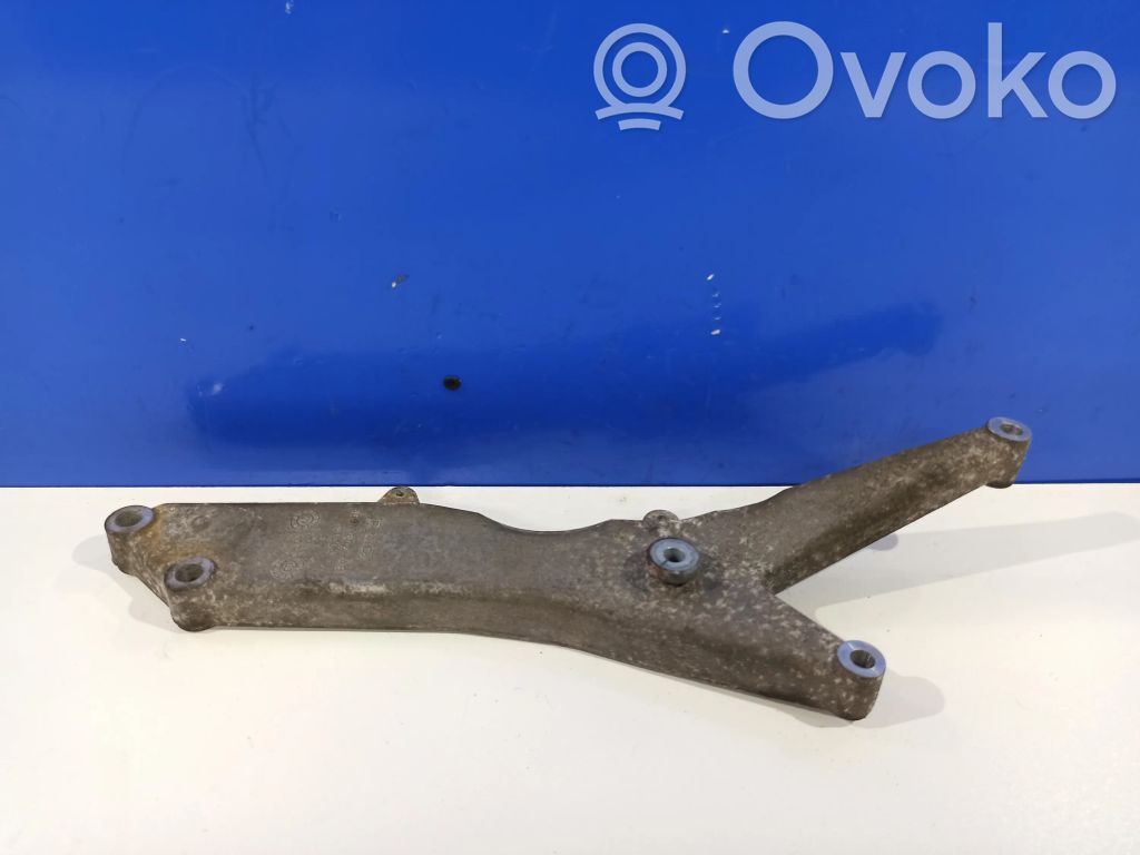 Volvo XC60 Generator/alternator bracket 