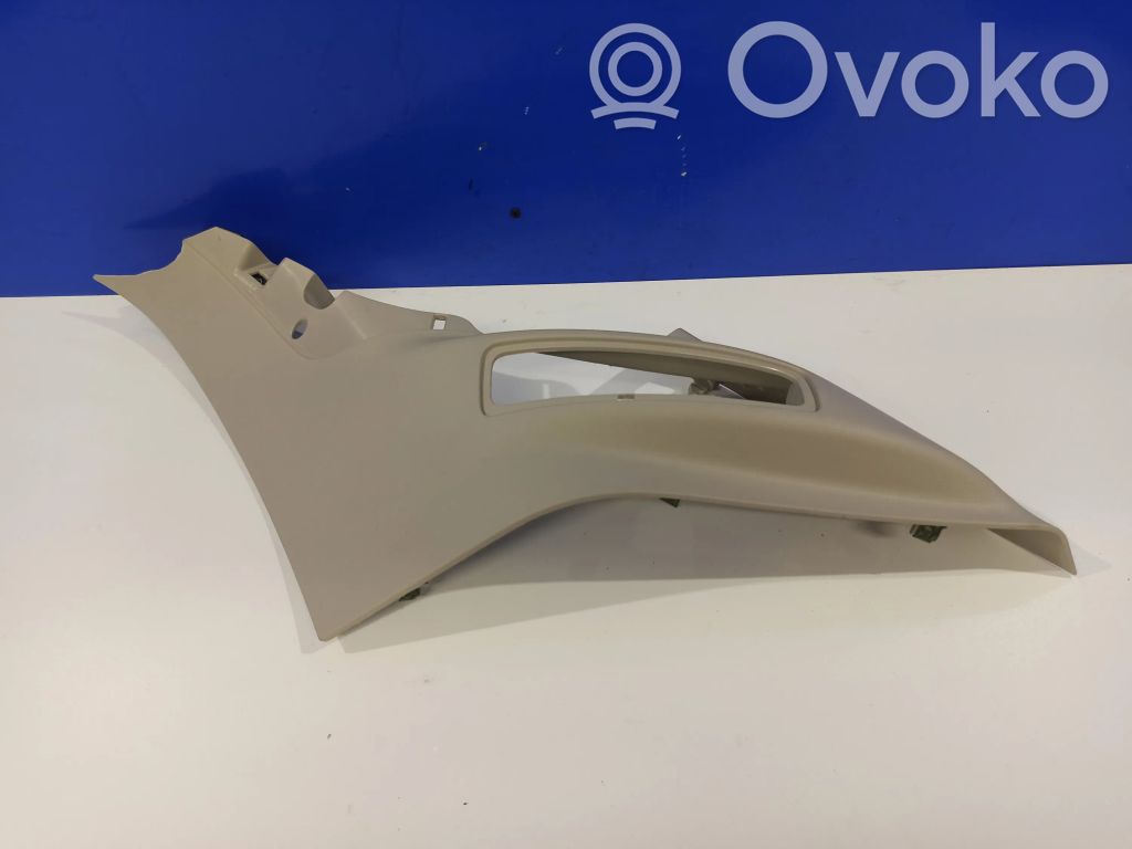 Osłona środkowa słupka / C   32244282,39825301,31389177,31479364