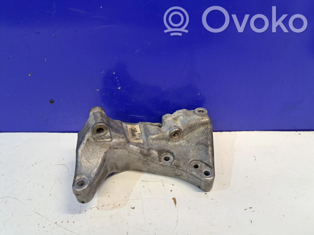 Volvo S60 Generator/alternator bracket 