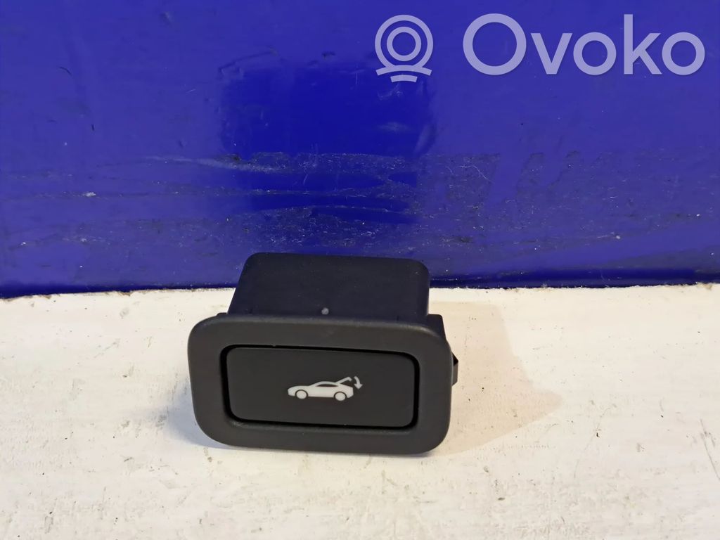 Tailgate/boot open switch button   31412055