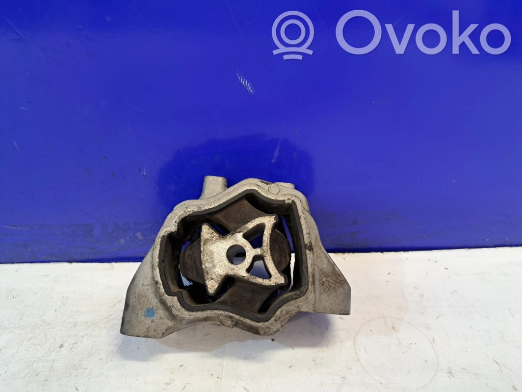 Volvo S60 Engine mount bracket 