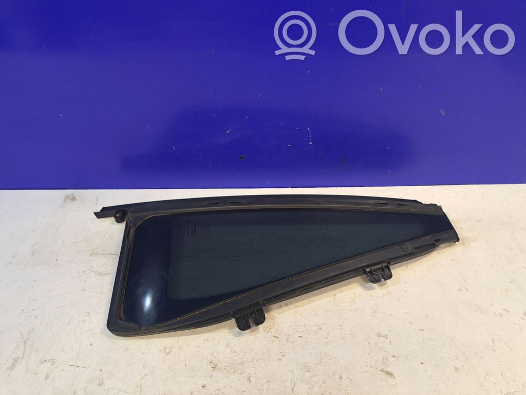 Volvo XC90 Ventanilla de ventilación de la puerta trasera 