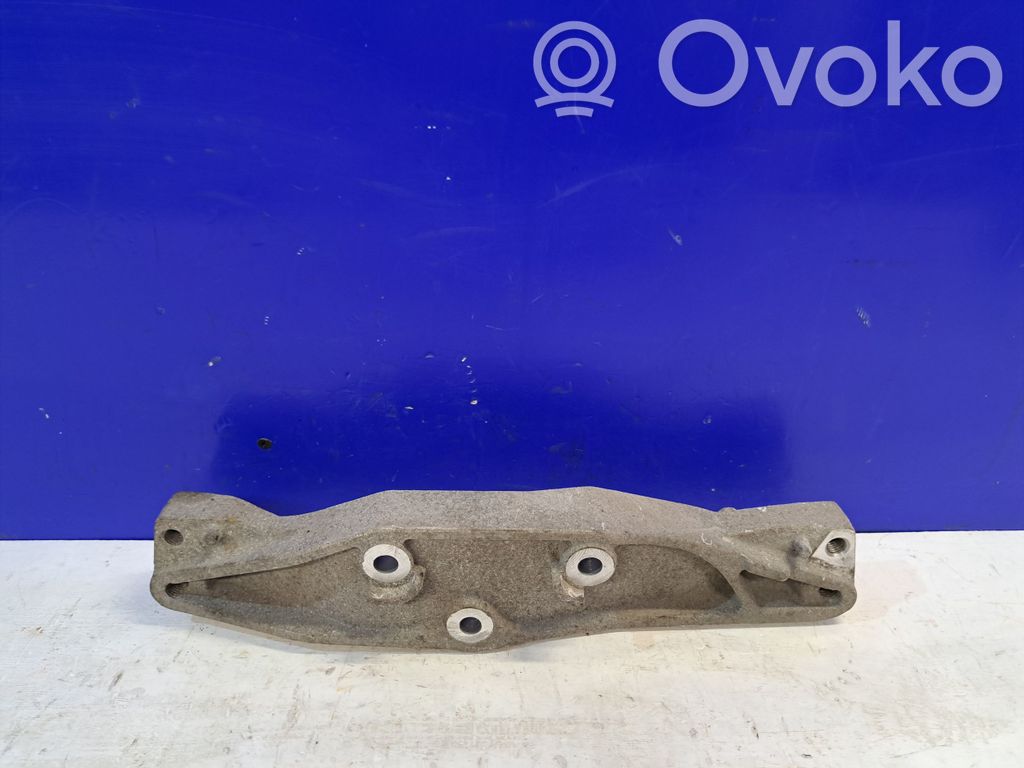 Volvo XC90 Gearbox mounting bracket 