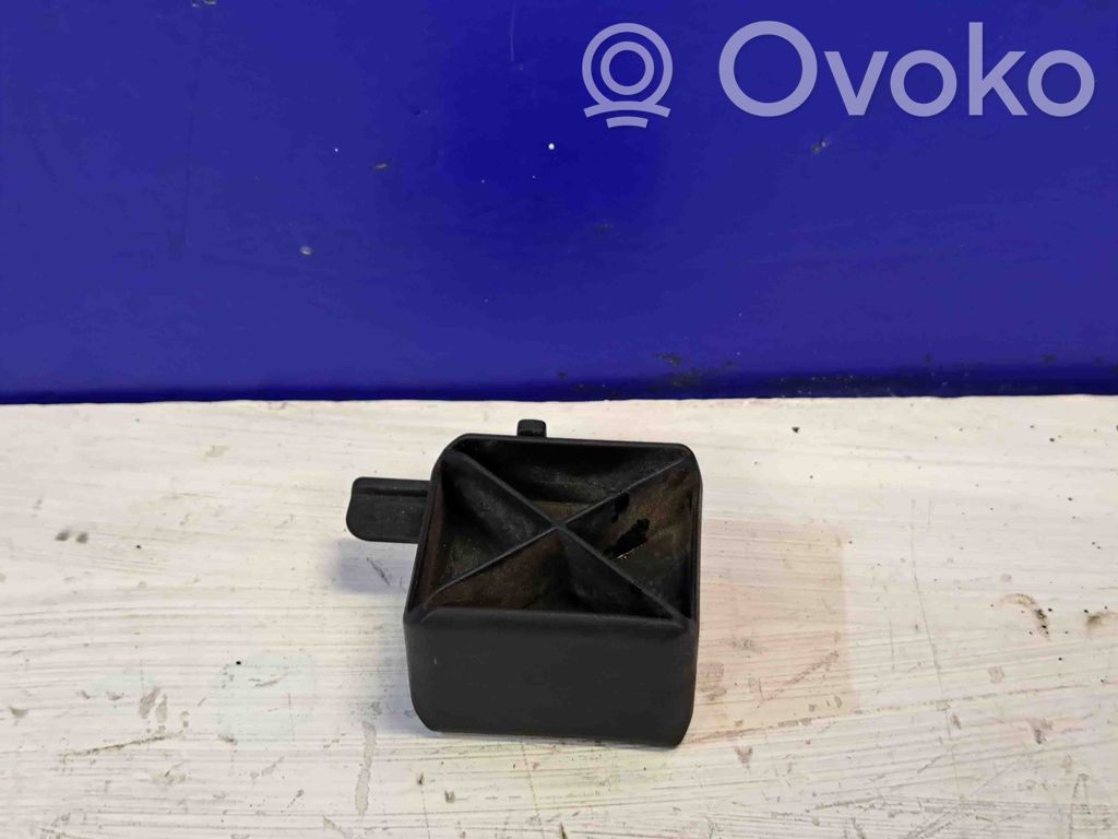 Radiator support slam panel bracket   30723362
