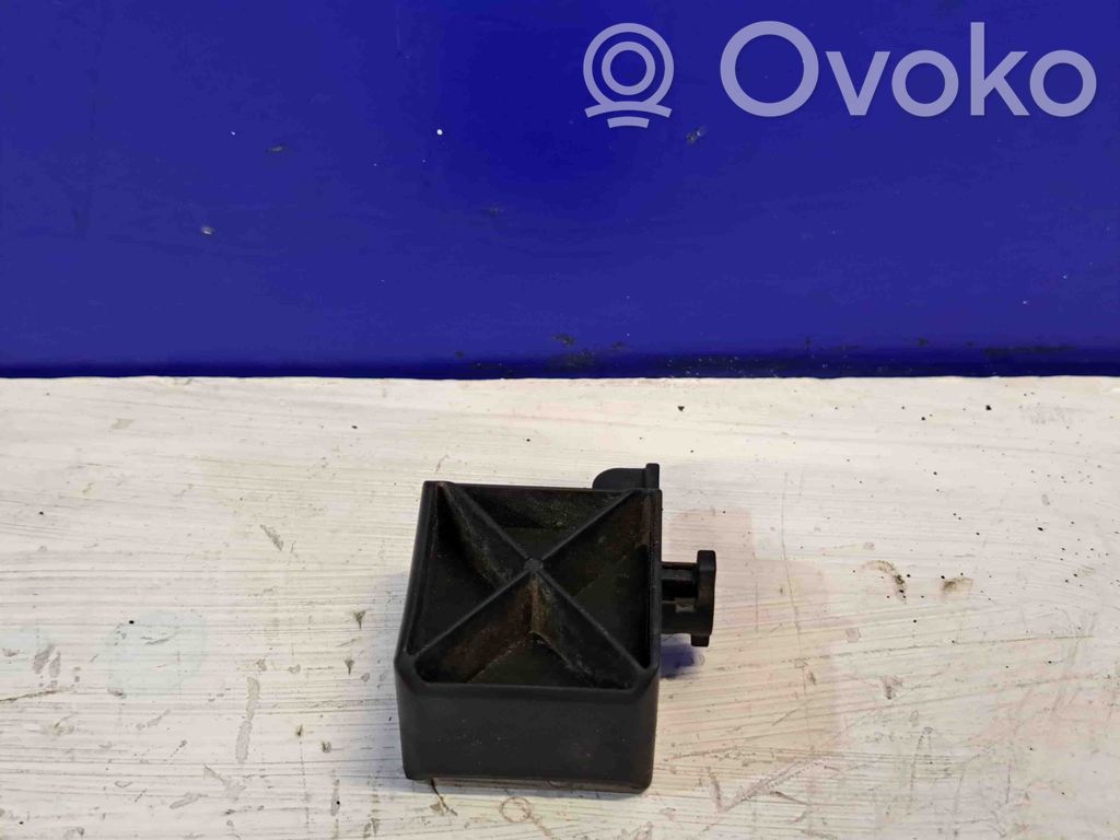 Radiator support slam panel bracket   30723362