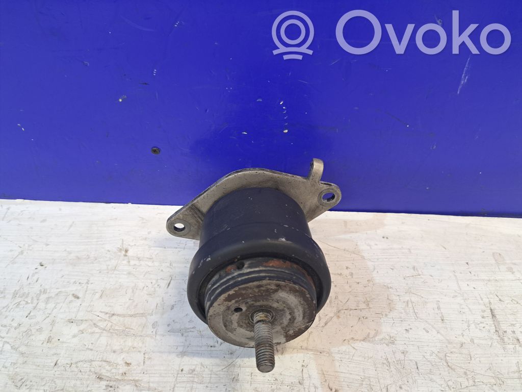 Engine mount bracket   4966438,4967915
