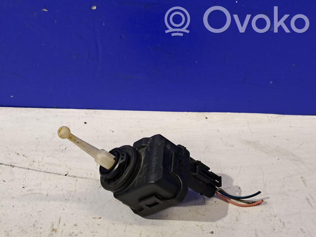 Headlight level height control switch   3345721