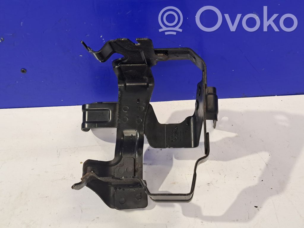 Volvo S60 Ohjaustehostimen pumpun kannake 