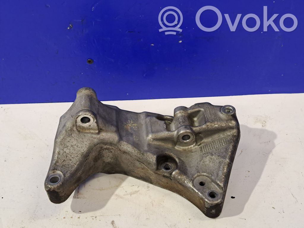 Volvo S60 Generator/alternator bracket 