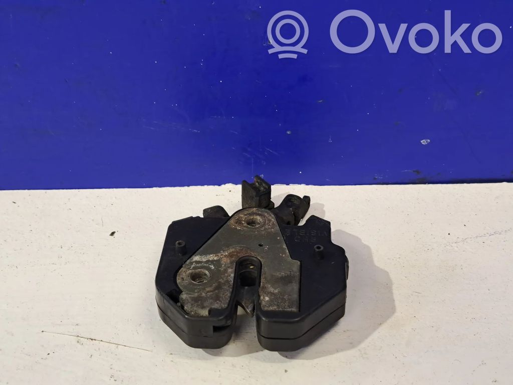 Volvo 850 Dzinēja pārsega slēdzene 
