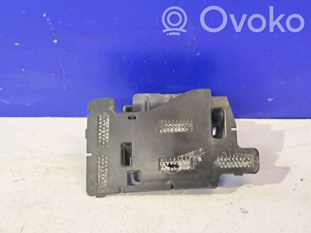 Front bumper mounting bracket   32227705