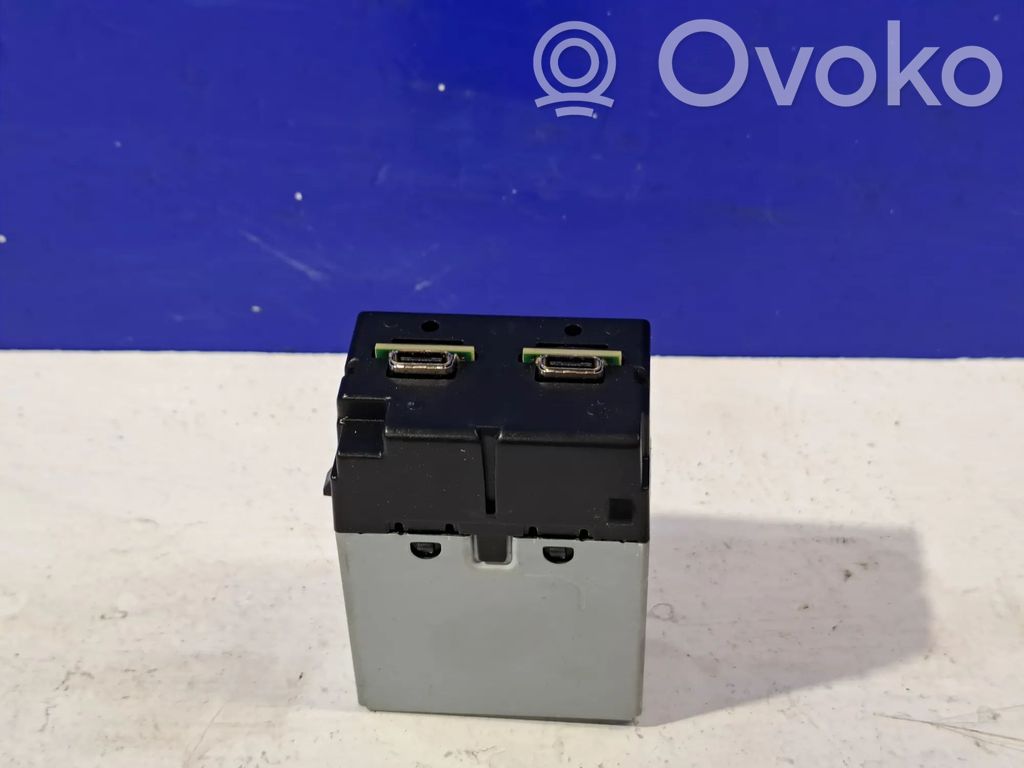 Enchufe conector USB   31682676