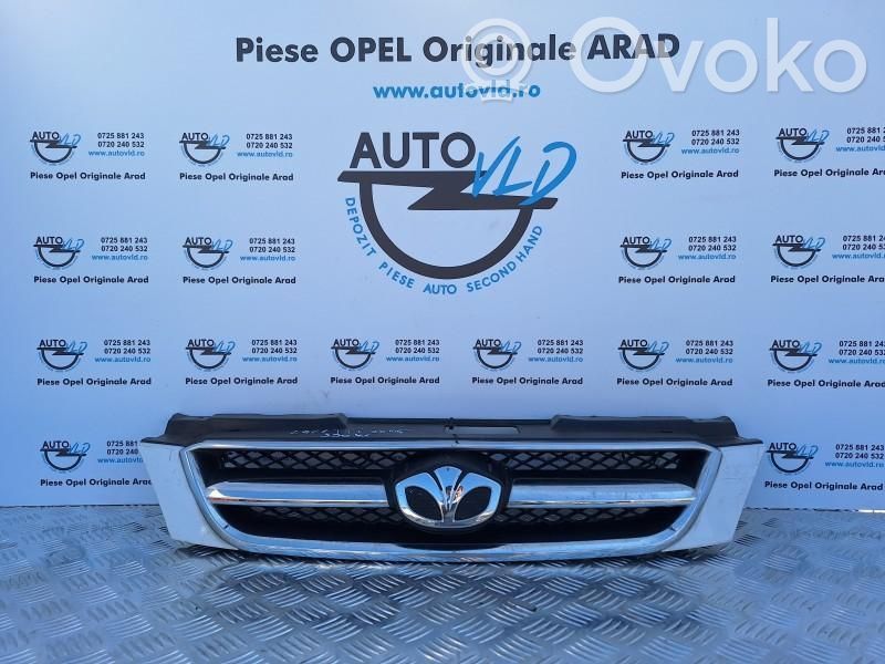 Daewoo Lacetti Etupuskurin ylempi jäähdytinsäleikkö 