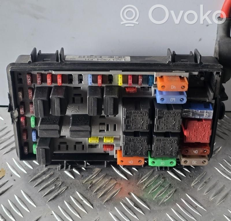 Opel Corsa D Saugiklių dėžė (komplektas) 