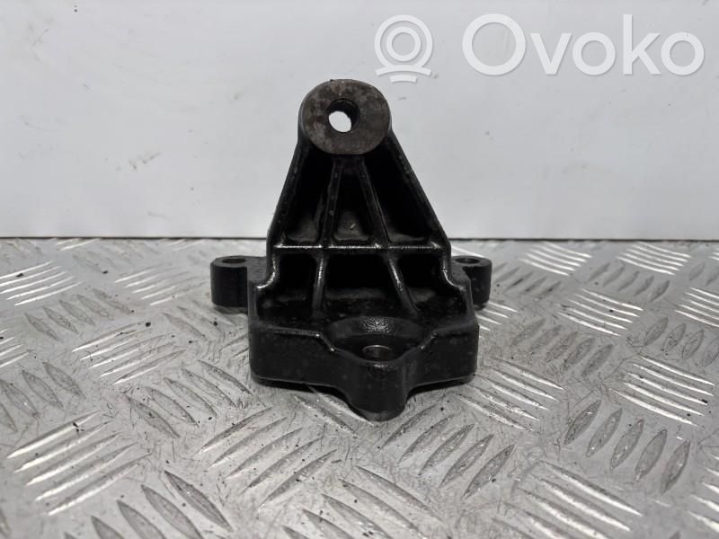 Nissan Primastar Engine mounting bracket 
