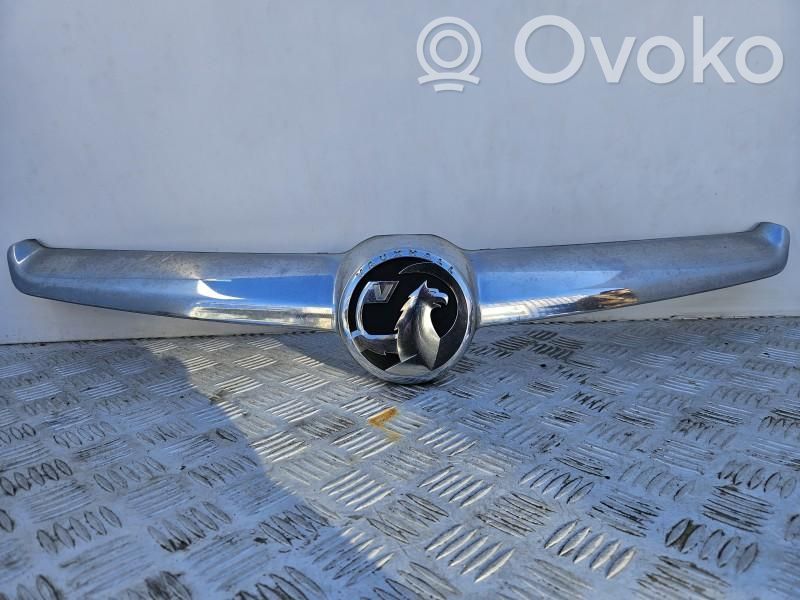 Opel Insignia A Etupuskurin ylempi jäähdytinsäleikkö 