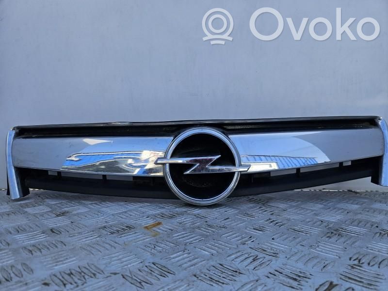 Opel Antara Front bumper upper radiator grill 