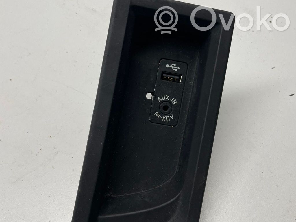 BMW 1 F20 F21 AUX in-socket connector 