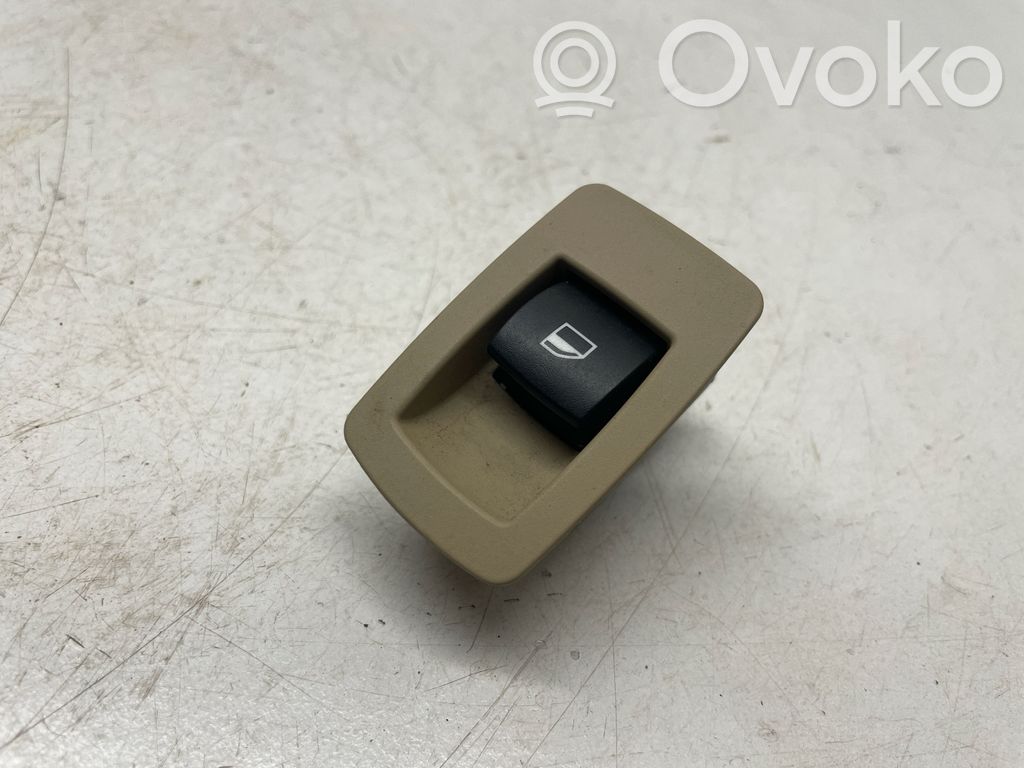 Electric window control switch   6945876,15939901,3190B