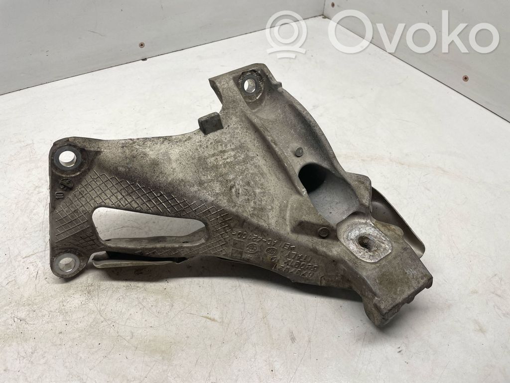 BMW X5 E70 Engine mounting bracket 