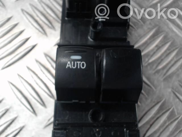 Mitsubishi Space Star Electric window control switch 
