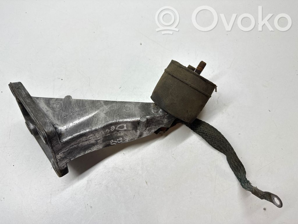 BMW 5 E28 Engine mounting bracket 