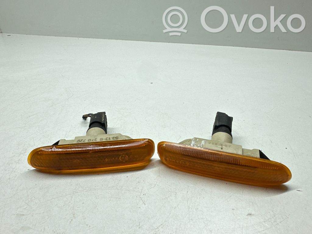 Front fender indicator light   8370719,232912
