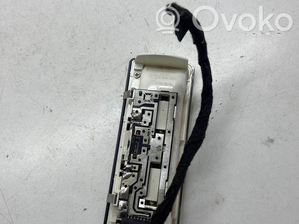 Éclairage lumière plafonnier avant   2JA007712,8364928