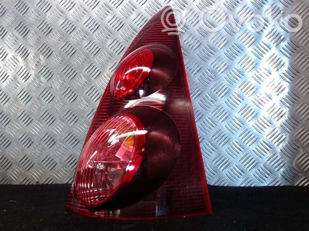 Peugeot 107 Aizmugurējais lukturis virsbūvē 