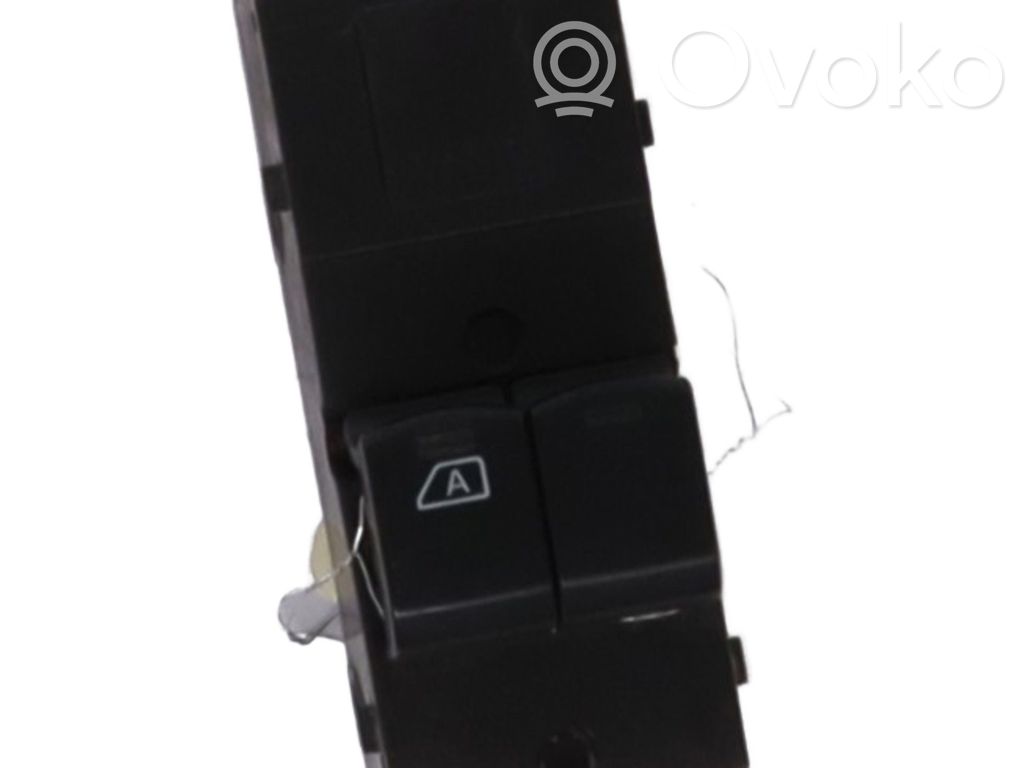 Nissan Micra Electric window control switch 