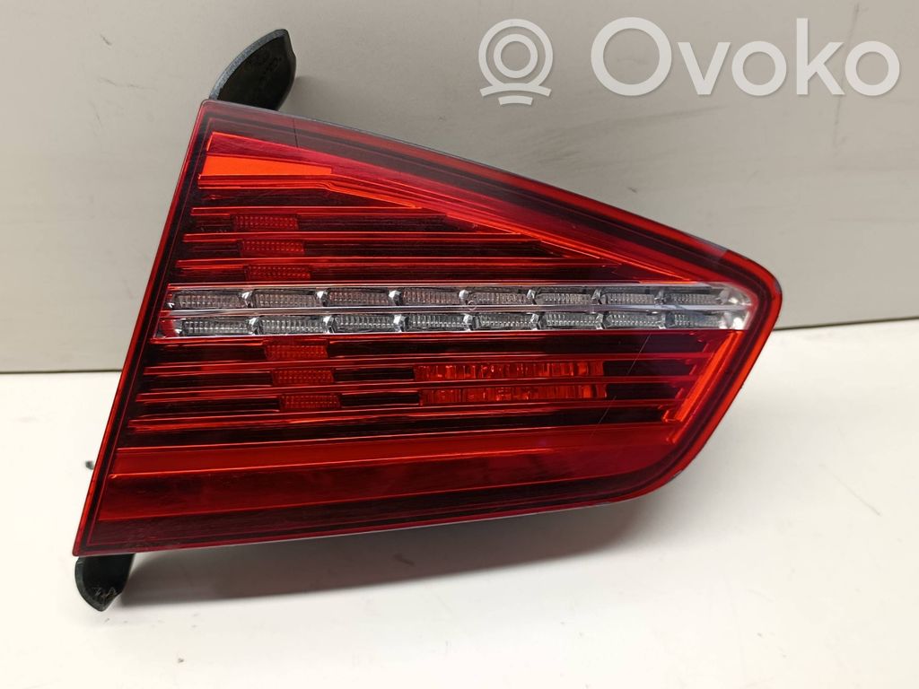 Lampy tylnej klapy bagażnika   3G5945308J,81430222,3G5945308