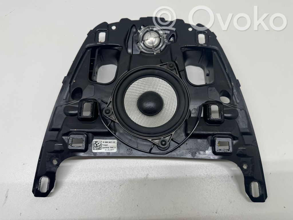 BMW 5 G30 G31 G38 Ramka centralnego głośnika deski rozdzielczej 