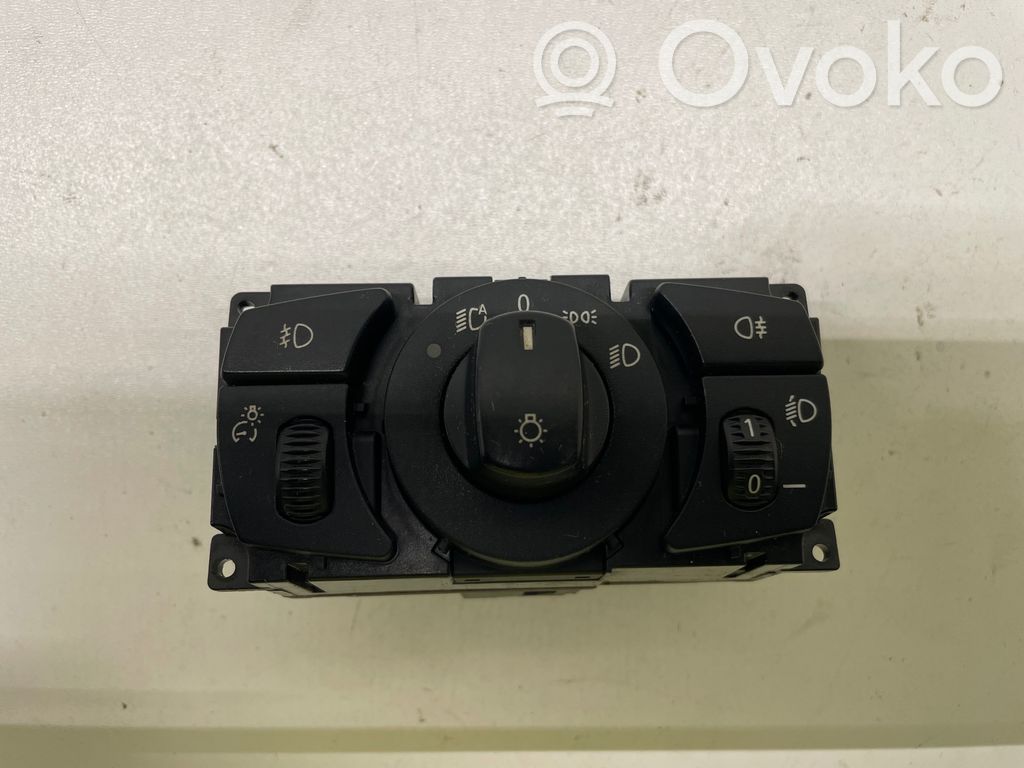 Light switch   6953737,33291903,044925