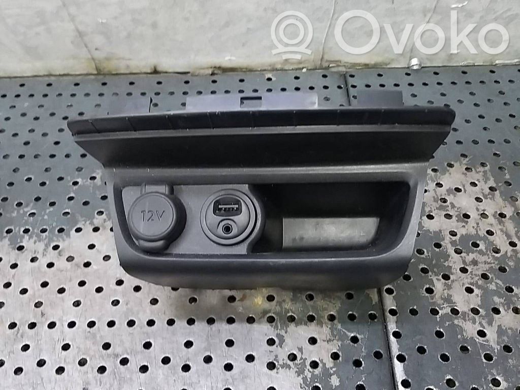 Enchufe conector USB   1174142X,9674655277,44521M