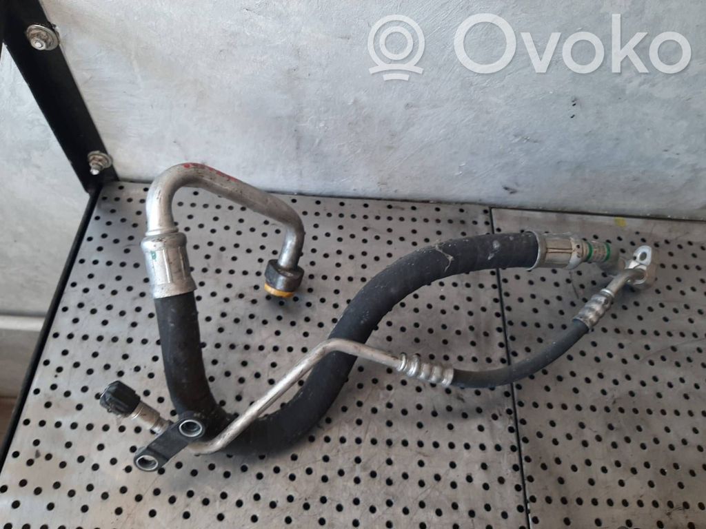 BMW 1 E81 E87 Ilmastointilaitteen putki (A/C) 