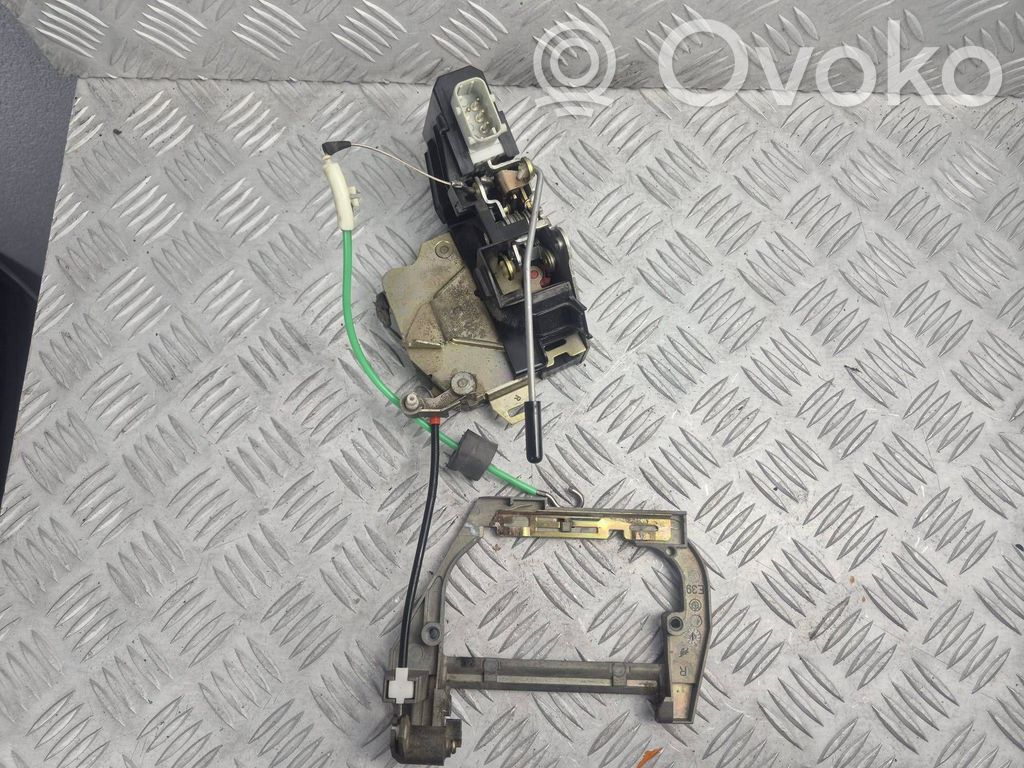 Aizmugurē slēdzene   8166248