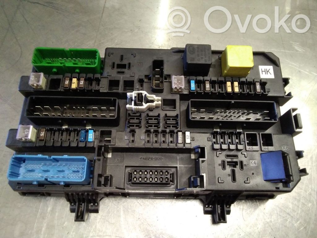 Opel Zafira B Fuse module 