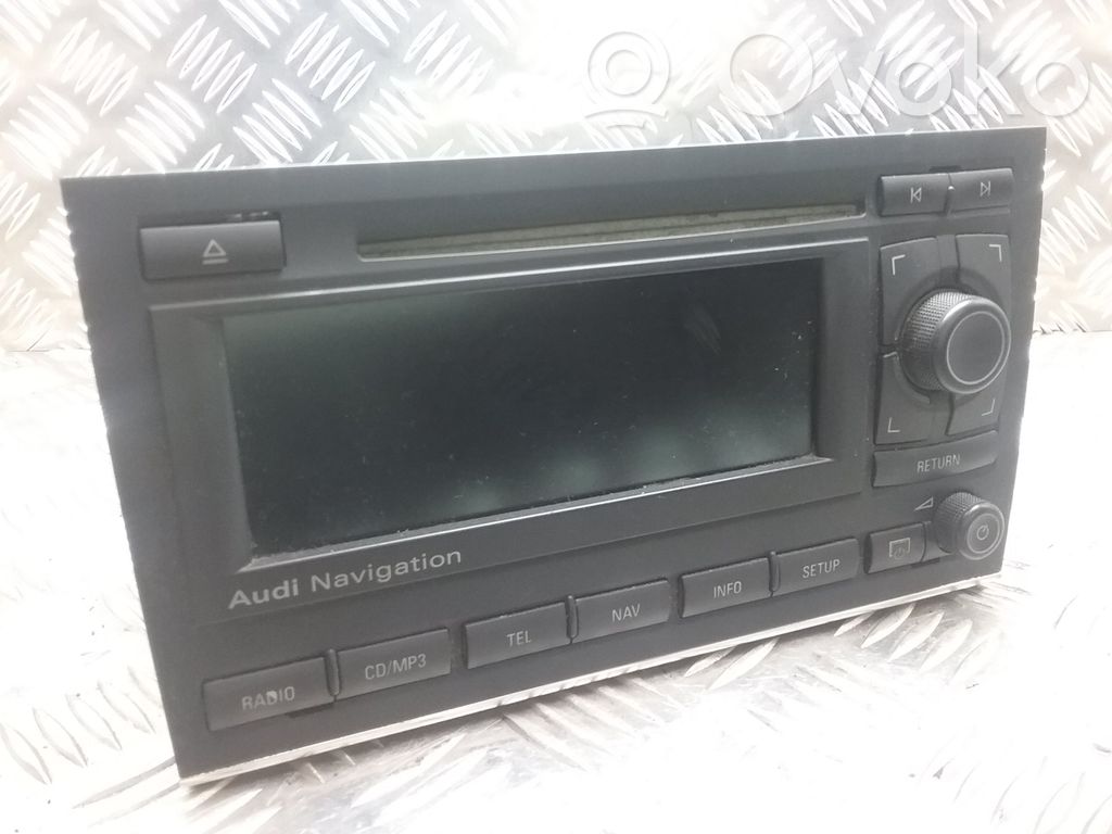 Audi A4 S4 B7 8E 8H Panel / Radioodtwarzacz CD/DVD/GPS 